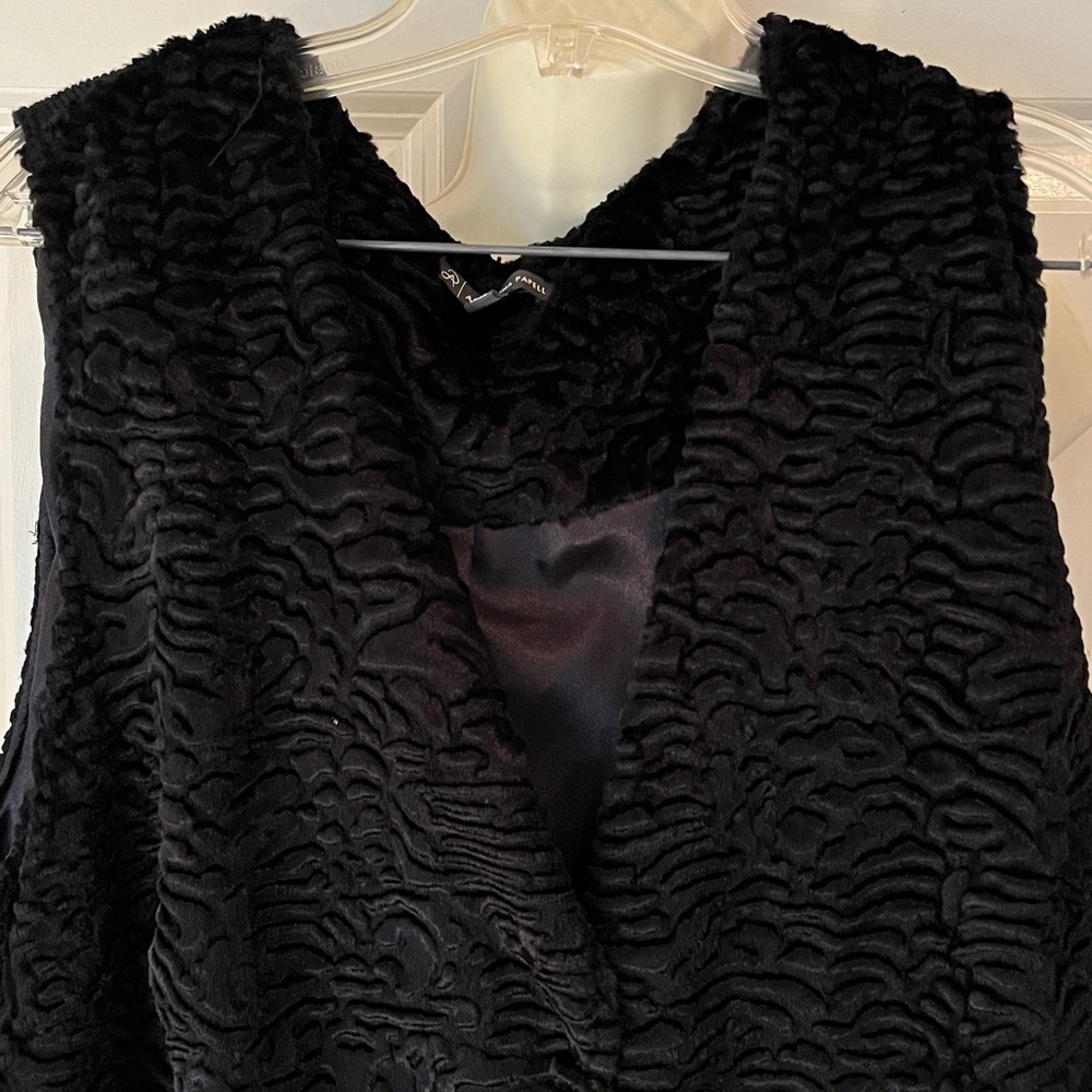 Adrianna Papell Black Textured Faux-Fur Vest